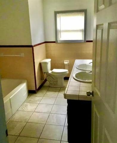 Building Photo - 1720 Grand Ave