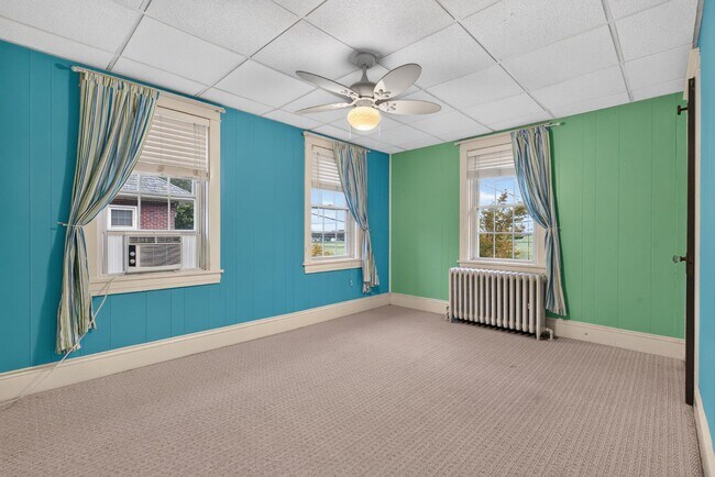 Building Photo - 832 Village Rd
