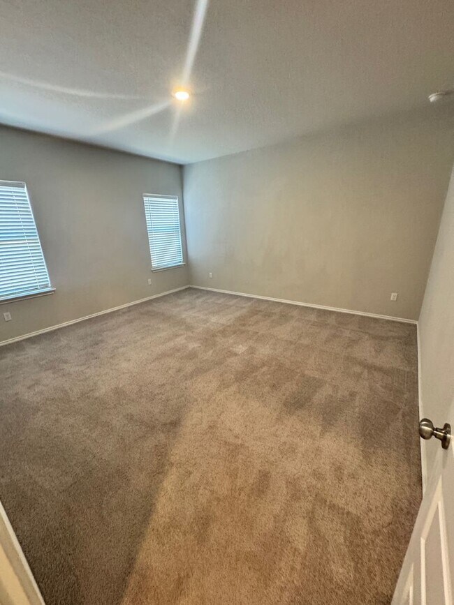 Building Photo - Move-In Ready Modern 4-Bedroom 2 Bath Home in South SA Near Palo Alto College