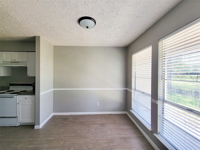Building Photo - 13611 Ravensway Dr