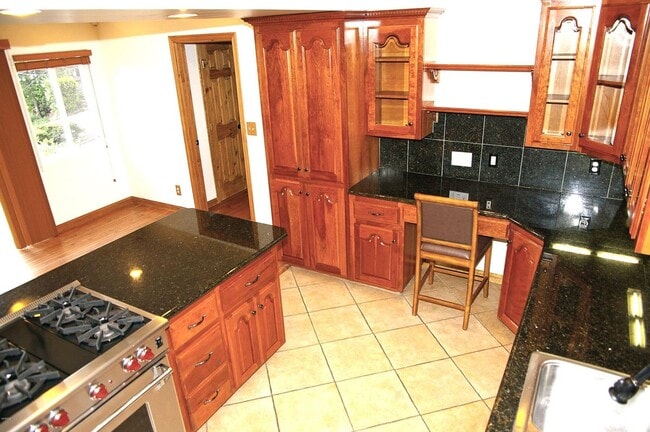 Building Photo - 268 Lake Sherwood Dr
