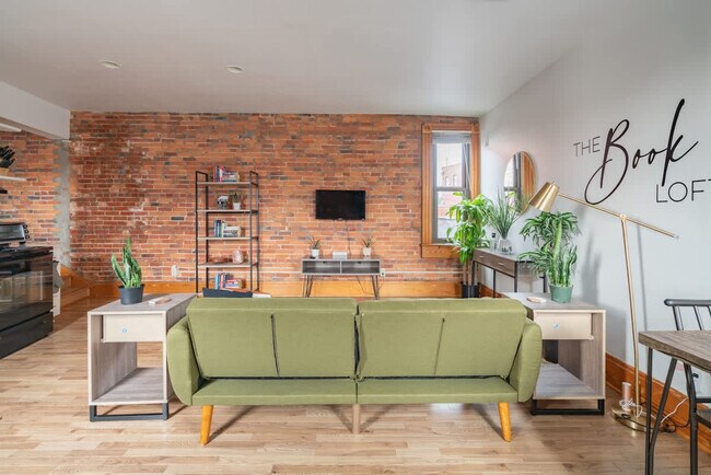 Building Photo - 1180 N High St