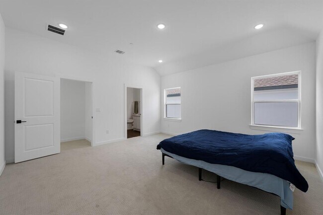 Building Photo - 2304 Novara Trl