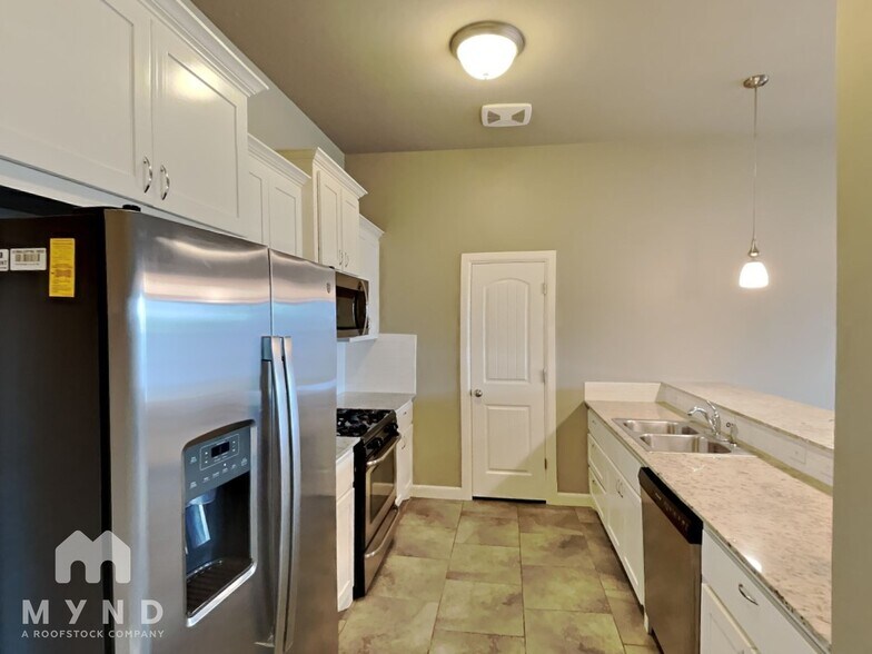 Building Photo - 1109 Merlin Dr