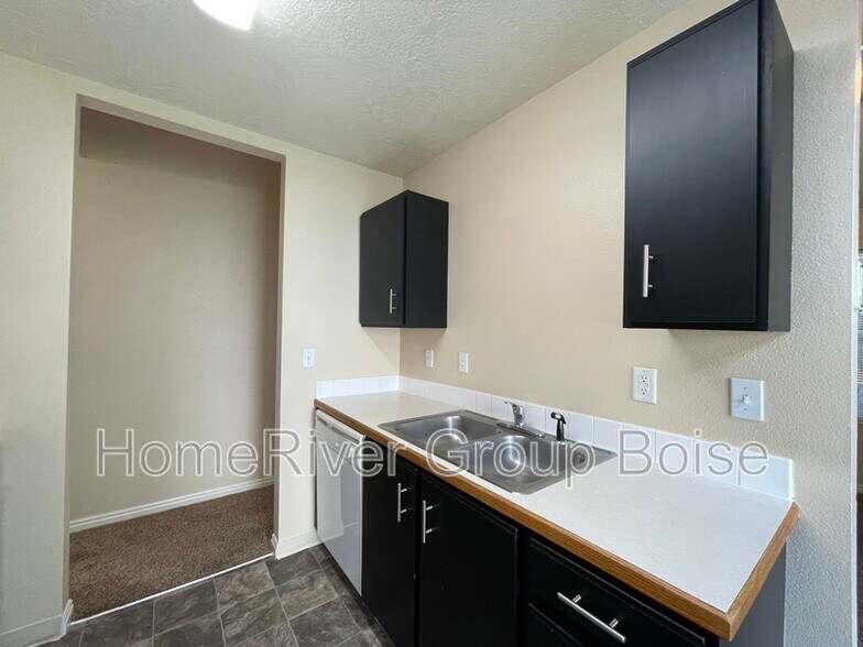 Building Photo - 1299 N Stephanie Ln