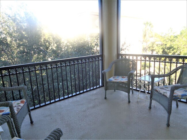 Building Photo - NEW PRICE! Venice Island 3BR/2BA 3rd Floor End Unit Condo