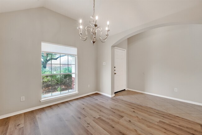 Building Photo - 2114 Thorn Berry Creek Ln