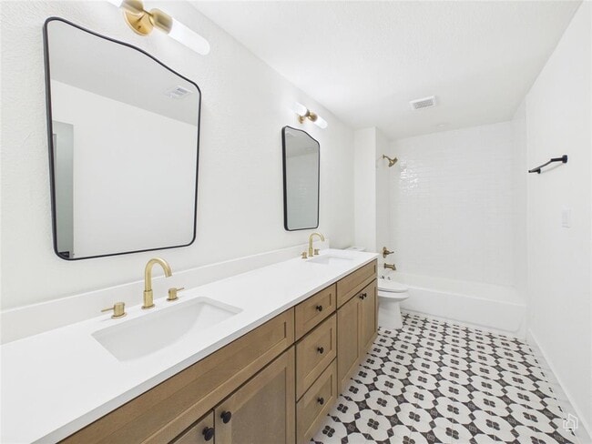 Building Photo - 9400 Longvale Dr