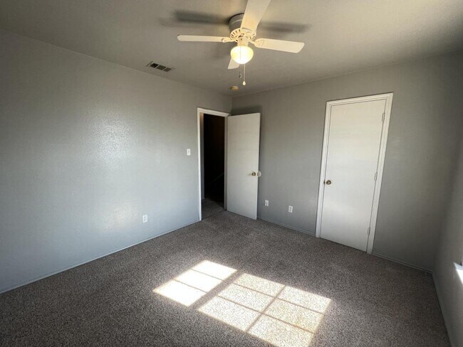 Building Photo - 5908 Greengate Dr