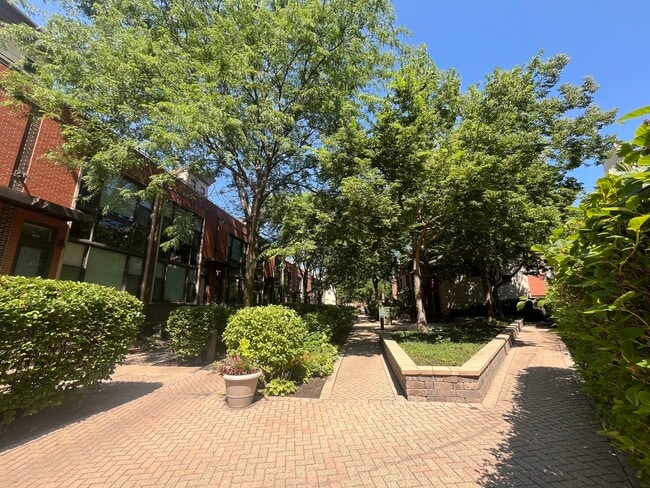 Building Photo - 954 N Crosby St