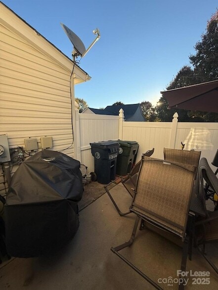 Building Photo - 18506 Oakhurst Blvd