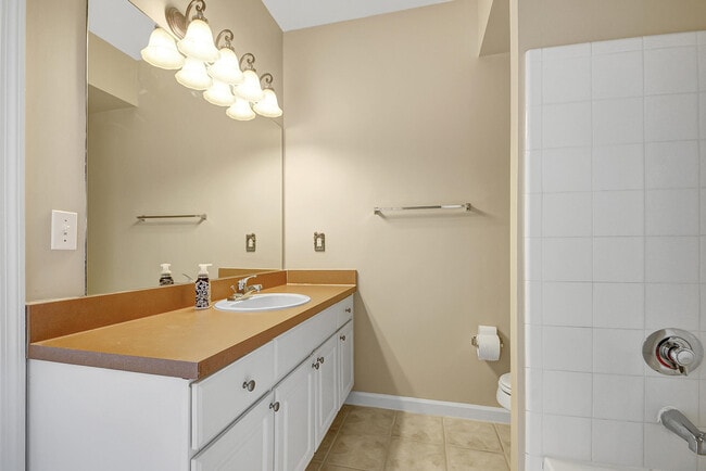 Building Photo - 2030 Alta Meadows Ln