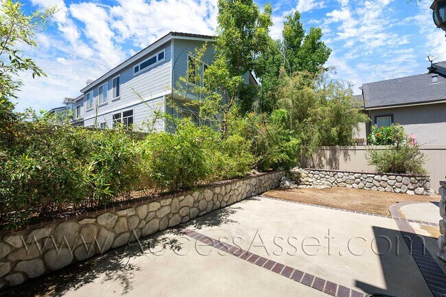 Building Photo - 3410 E Salisbury Cir