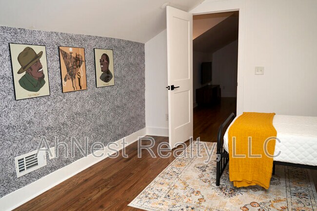 Building Photo - 1458 Beecher St SW