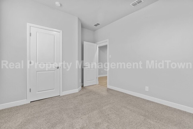 Building Photo - 1141 Southwark Dr