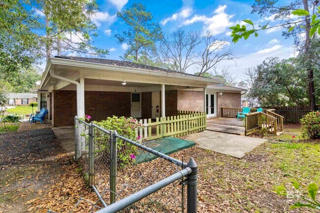 Building Photo - 16 Lancers Ln