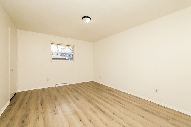 Building Photo - 425-453 Ogden Road