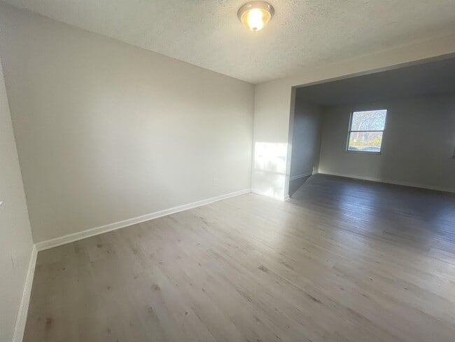Building Photo - 953 S Spring Rd