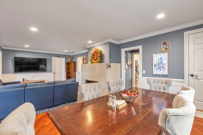 Building Photo - 384 Sairs Ave