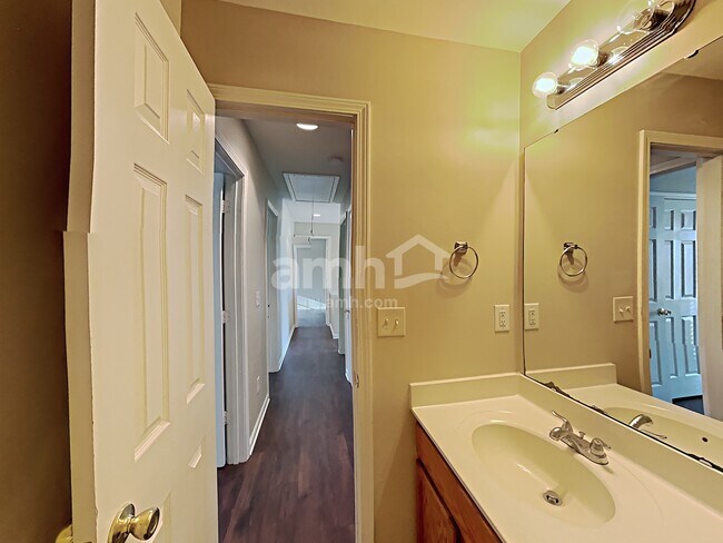 Building Photo - 4227 Springhaven Dr