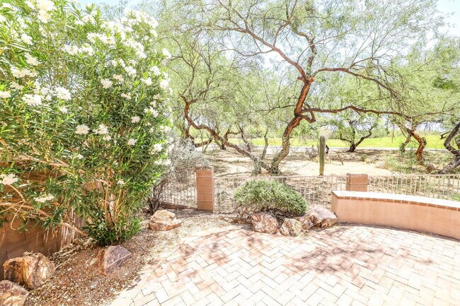 Building Photo - "Charming 2-Bedroom Oasis with Scenic View...