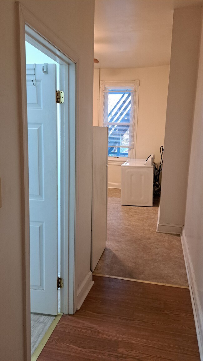 Building Photo - 2215 Brookfield Ave