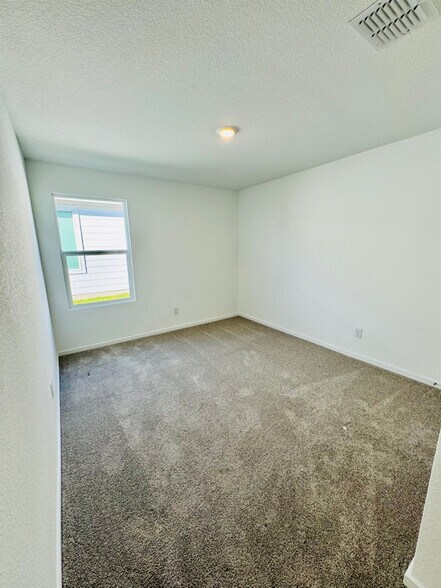 Building Photo - 3931 Selawik St