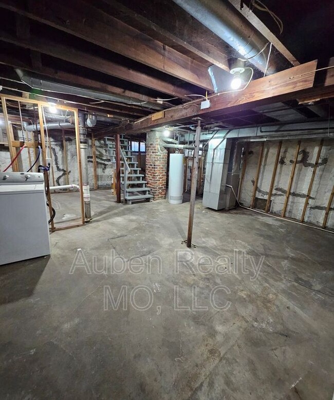 Building Photo - 6108 Tracy Ave