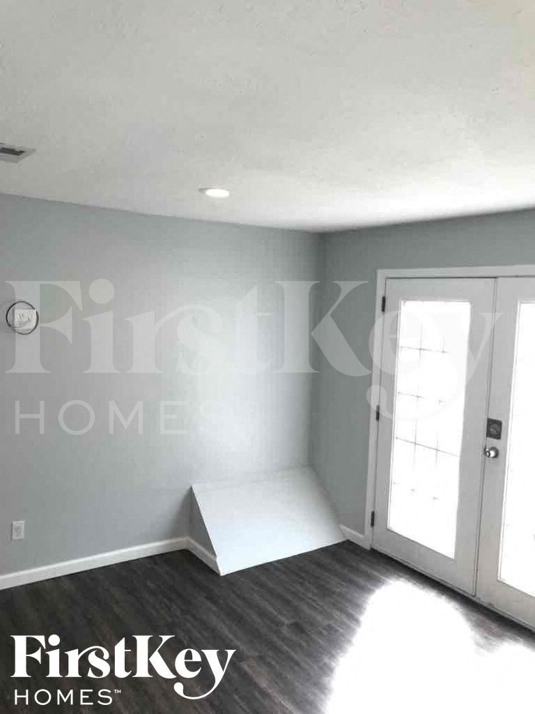 Building Photo - 7020 NE 51st Terrace