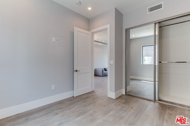 Building Photo - 4826 1/2 Pickford St