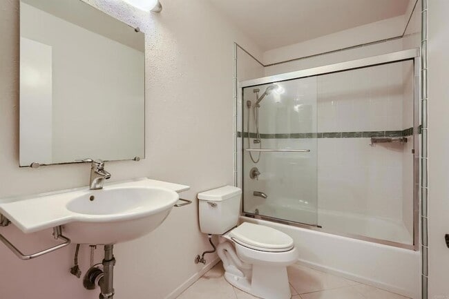 Building Photo - 3253 Caminito Eastbluff
