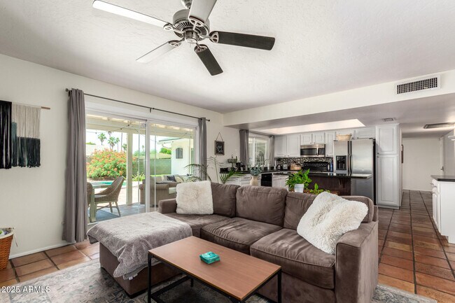 Building Photo - 4825 E Andora Dr
