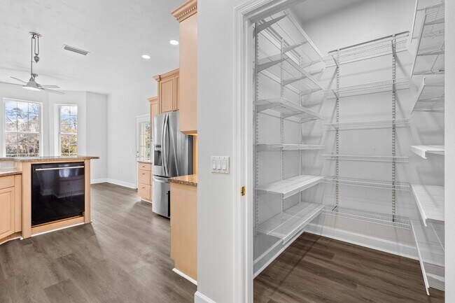 Building Photo - Executive Lakefront in Gainesville - Available NOW