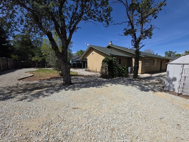 Building Photo - 3179 Sunglow Dr