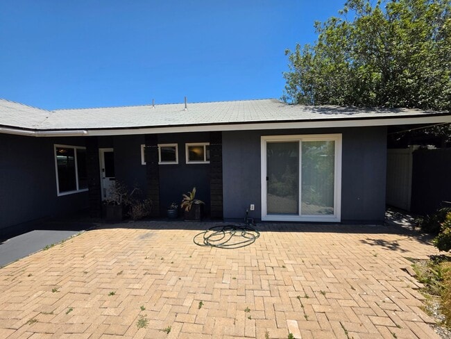 Building Photo - 2868 El Rio Cir
