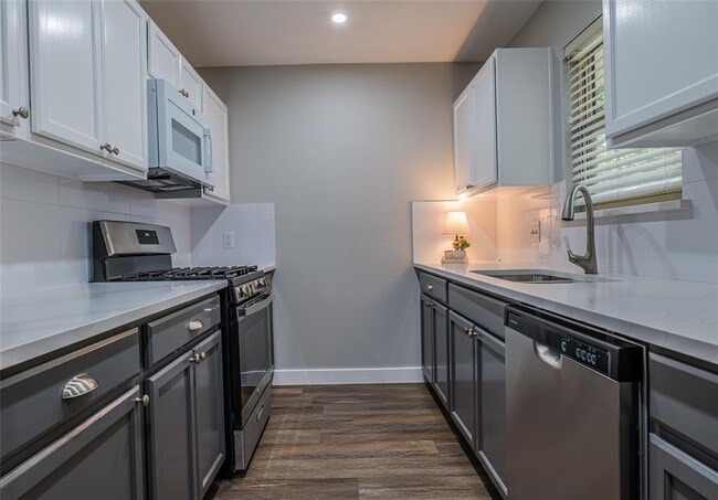 Building Photo - 9014 Slayton Dr