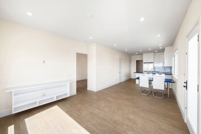 Building Photo - 376 Cliff Dr