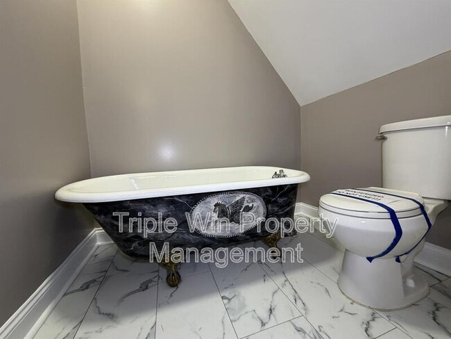 Building Photo - 307 State Hwy 47