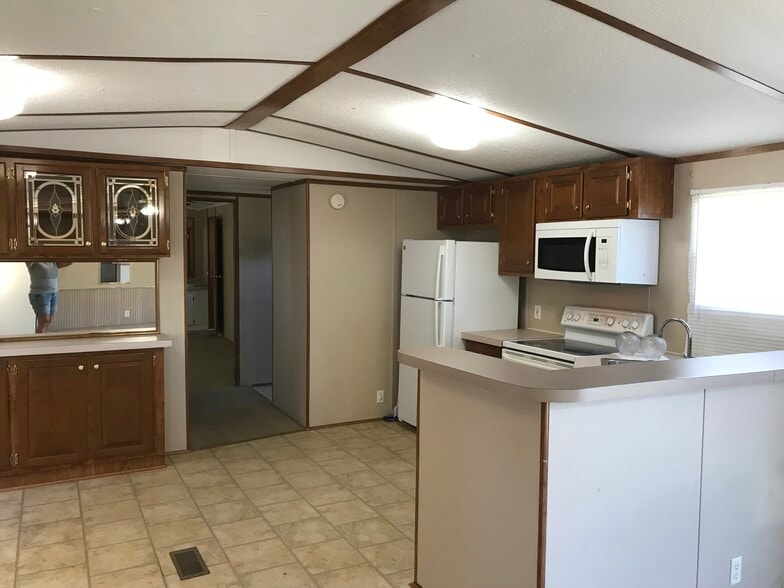 Building Photo - 133 James Way