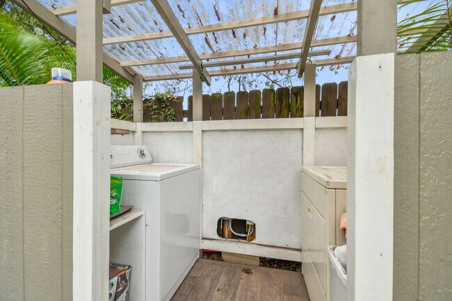 Building Photo - 215 S Howard Ave