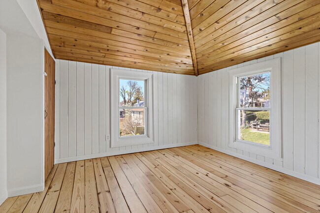 Building Photo - 14 2nd Ave