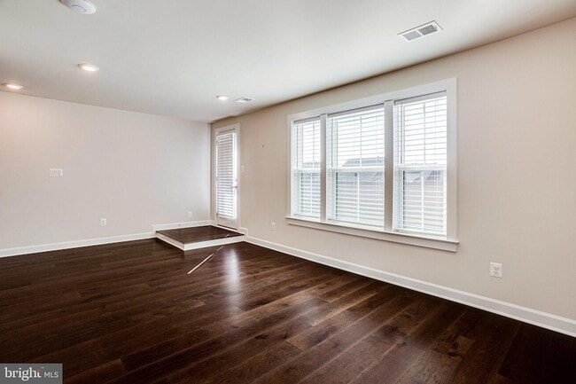 Building Photo - 43469 Grandmoore St