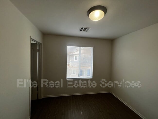 Building Photo - 1563 Hackberry Pl