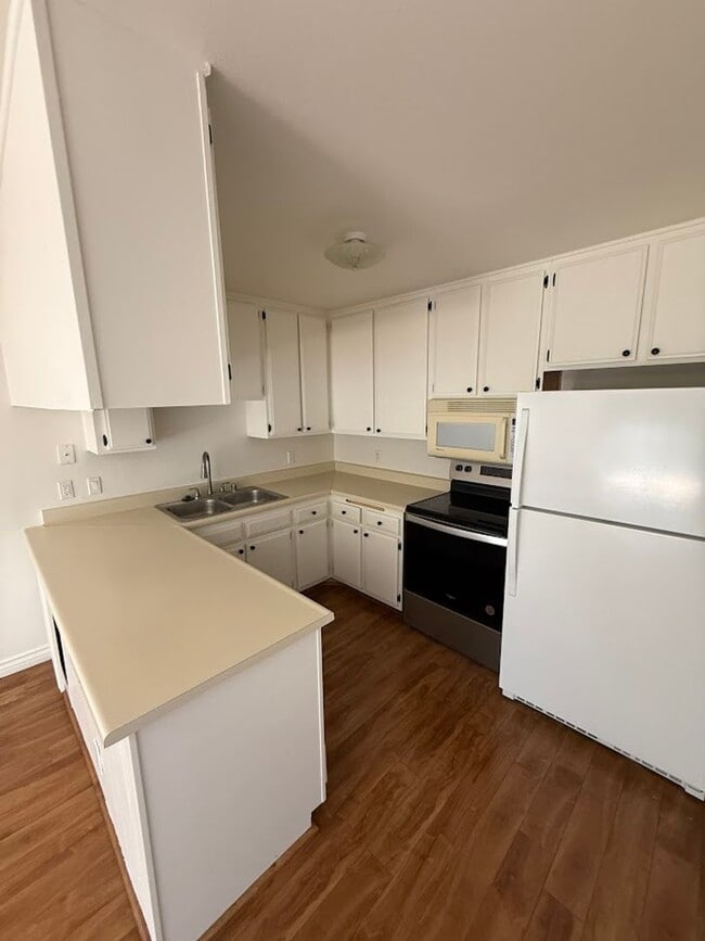 Building Photo - 6815 Remmet Ave