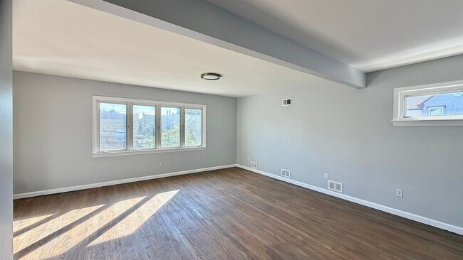 Building Photo - 155 W 30th St