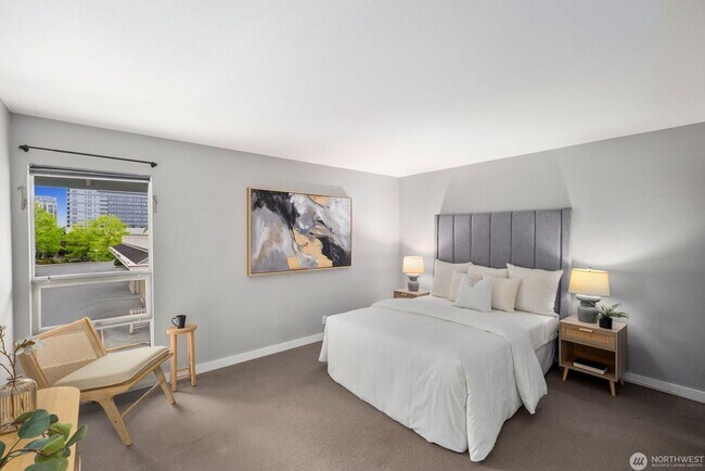 Building Photo - Bright Renovated 1 Bedroom Corner Condo in the Heart of Downtown Bellevue