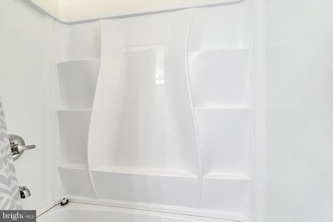 Building Photo - 9754 E Roosevelt Blvd