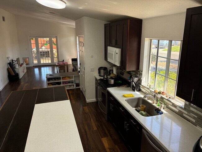 Building Photo - 4 Bedroom 2 bathroom home in Mace Ranch Davis