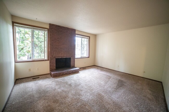 Building Photo - 3 Bedroom Home on Cul-De-Sac