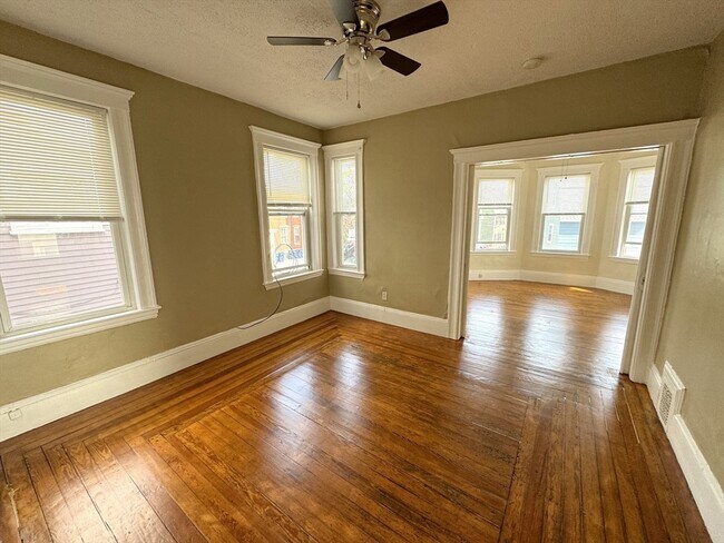 Building Photo - 144 Bridge St